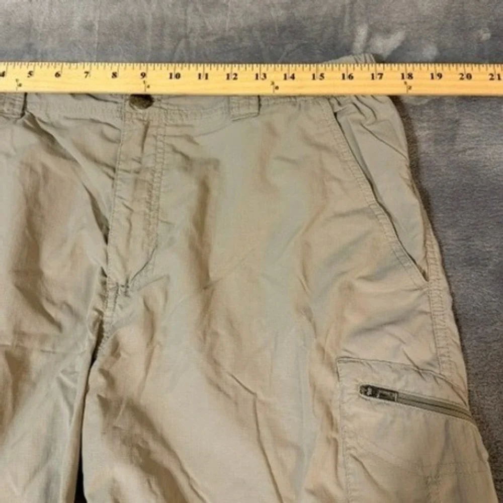 Columbia Omni-Shade Mens 36 Tan Khaki Nylon Cargo Hiking Shorts 10 Inch Inseam